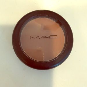 Mac blush in color Harmony